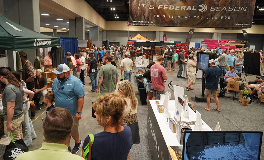 The show floor at the 2023 Delta Waterfowl Duck Hunters Expo can be seen.